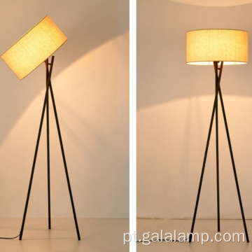 Candeeiro de pé elegante com base metálica para hotéis